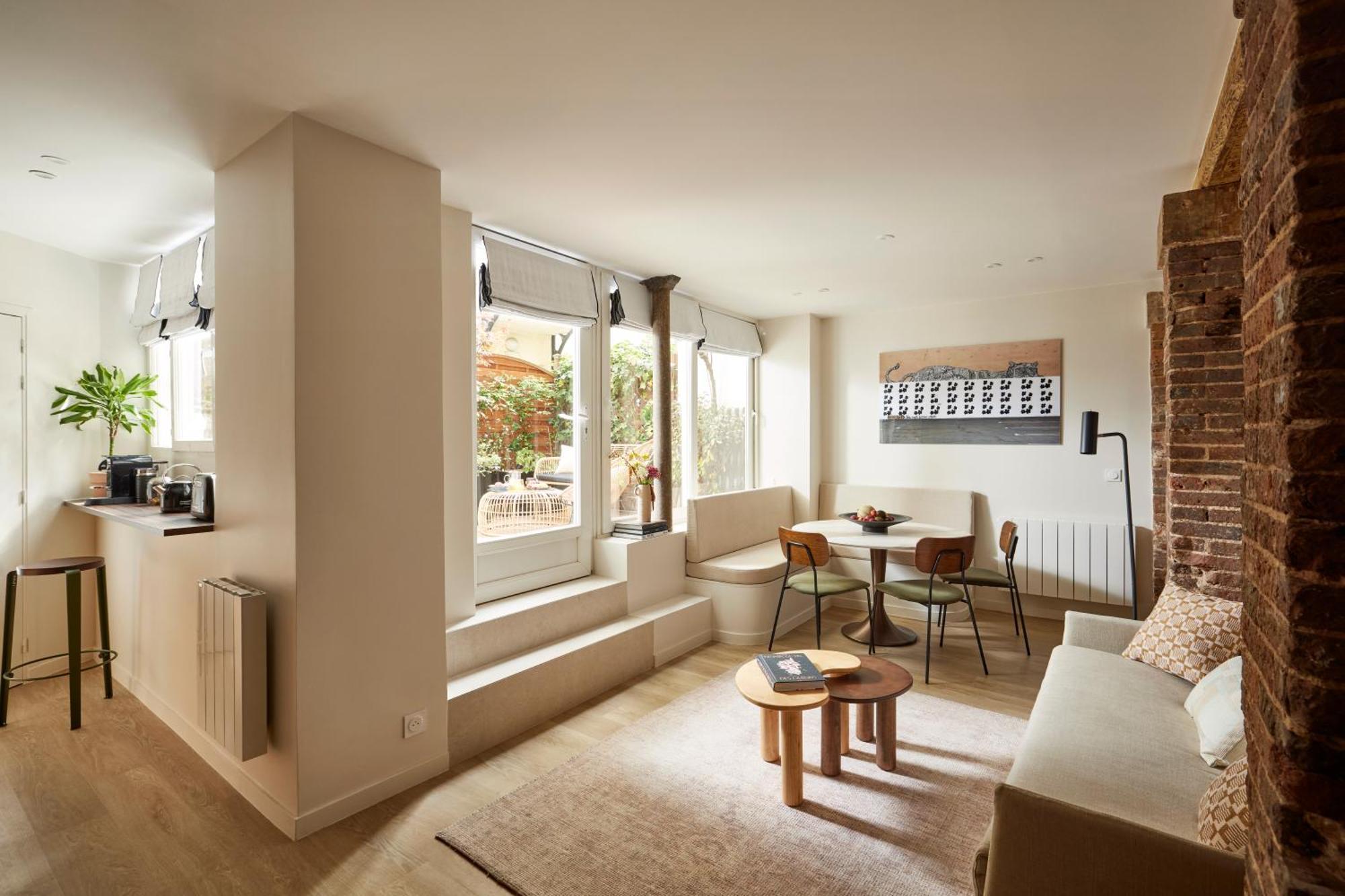 Stylish 2Br & 2Ba With Private Terrace Lägenhet Paris Exteriör bild