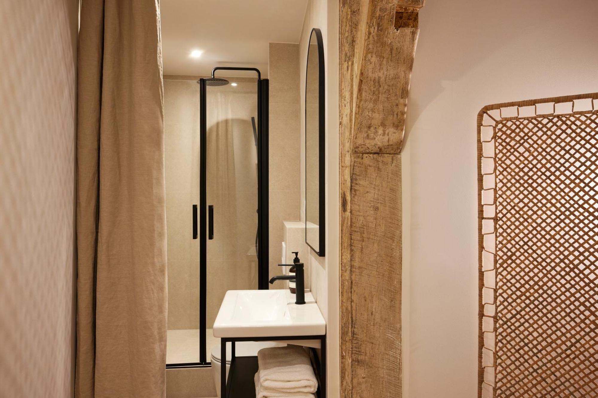 Stylish 2Br & 2Ba With Private Terrace Lägenhet Paris Exteriör bild