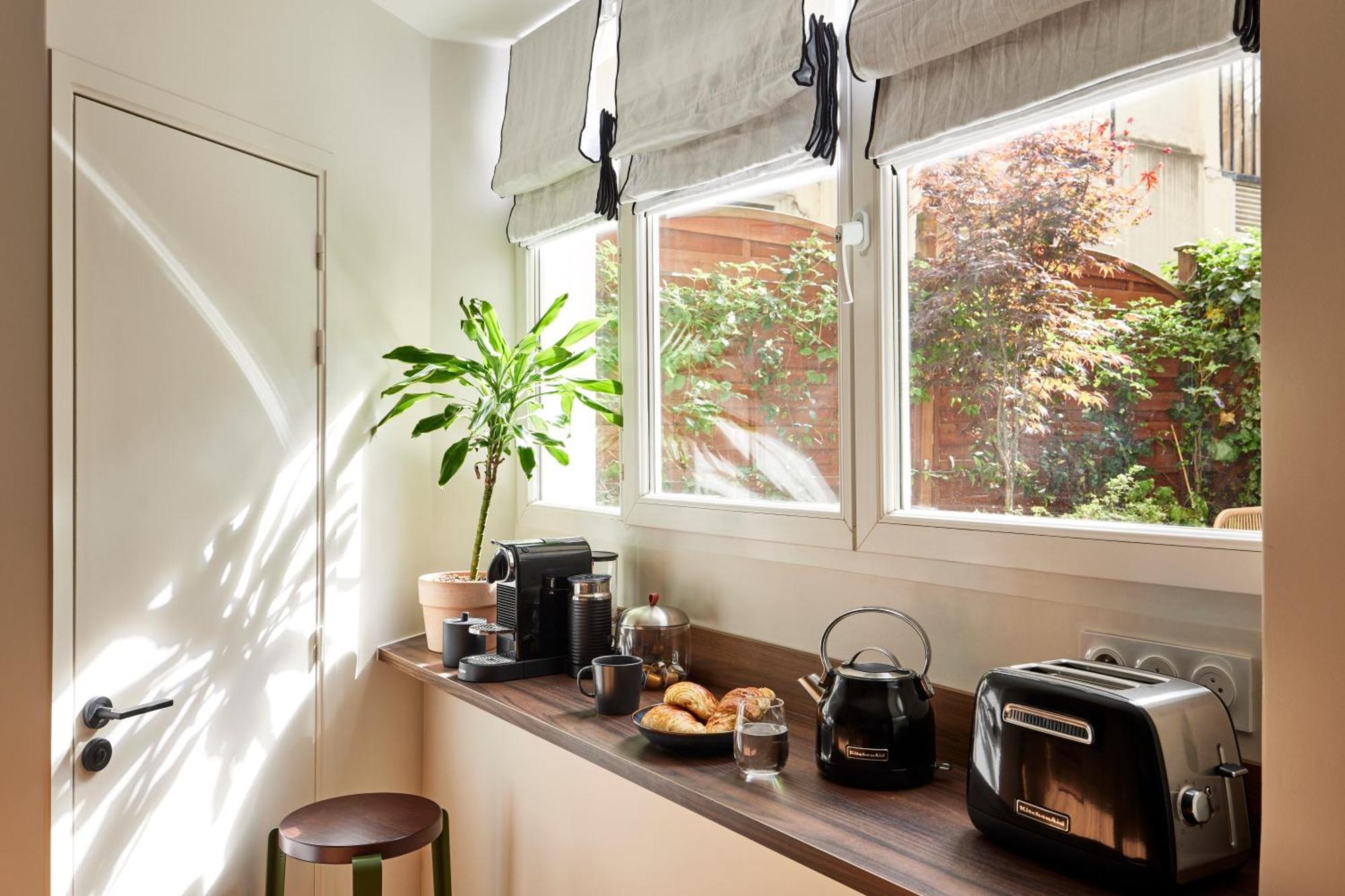 Stylish 2Br & 2Ba With Private Terrace Lägenhet Paris Exteriör bild
