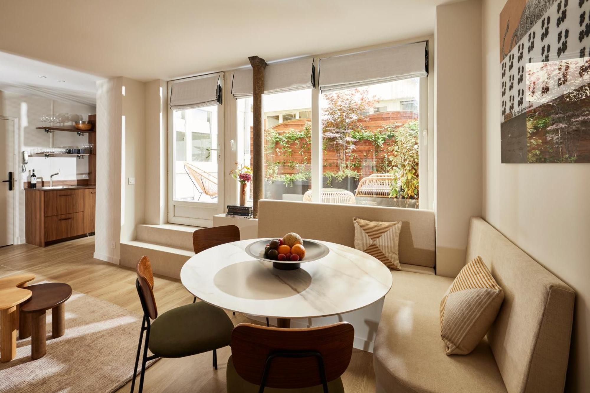 Stylish 2Br & 2Ba With Private Terrace Lägenhet Paris Exteriör bild