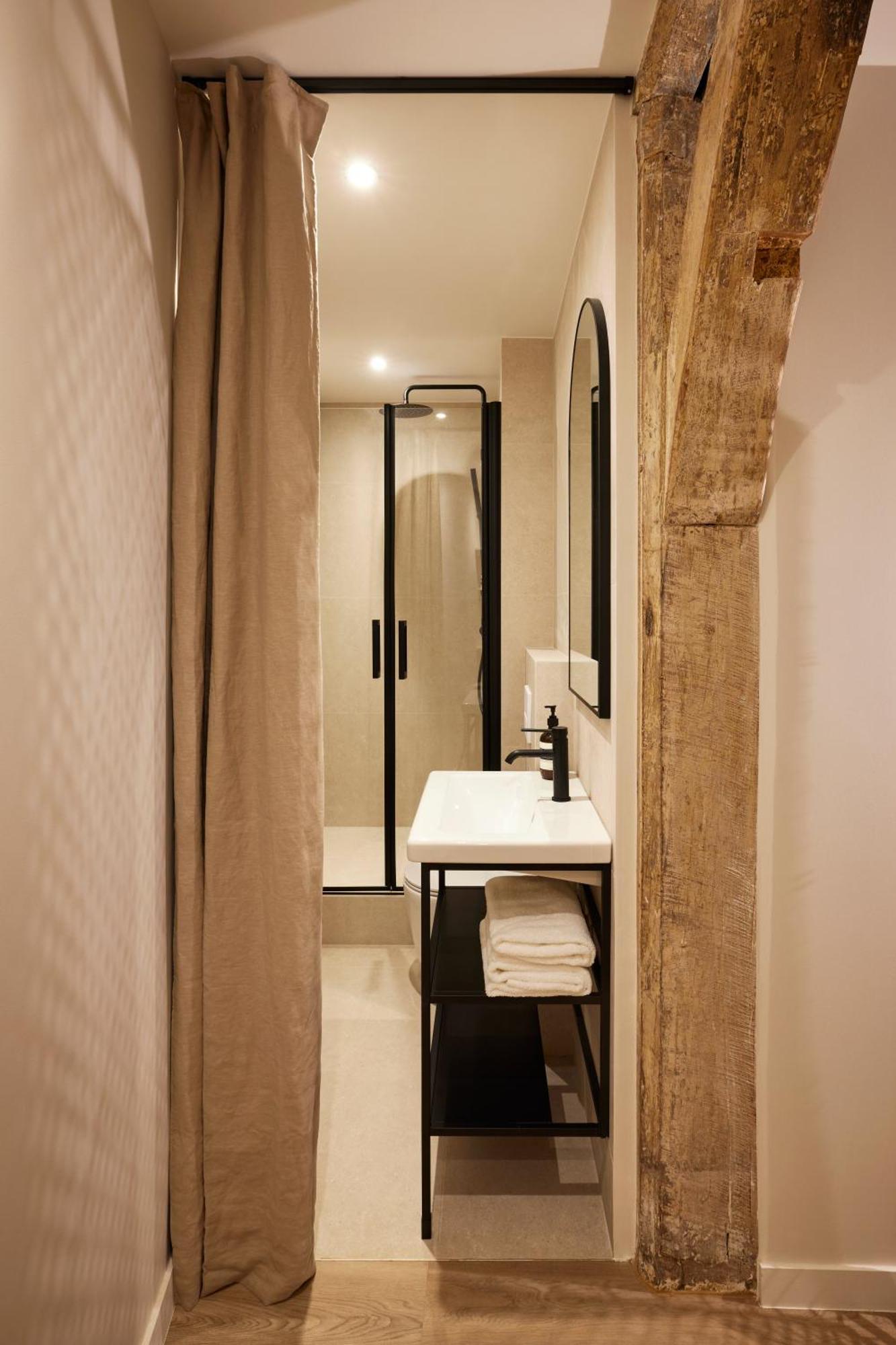 Stylish 2Br & 2Ba With Private Terrace Lägenhet Paris Exteriör bild