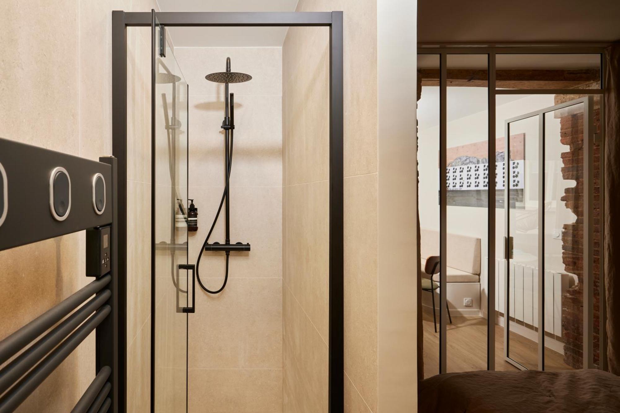 Stylish 2Br & 2Ba With Private Terrace Lägenhet Paris Exteriör bild